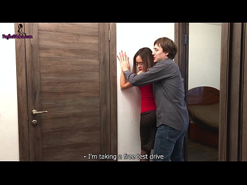 ❤️ Sexy Realtor Sensually Jerks Kanyang Puke at Fucks Habang Nagbebenta ng Kanyang Apartment - Krempai ❤️ Porno sa amin ❌️❤