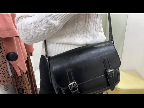 ❤️ Pampublikong masturbesyon ng batang asong si FeralBerry na may dildo sa fitting room ❤️ Porno sa amin ❌️❤